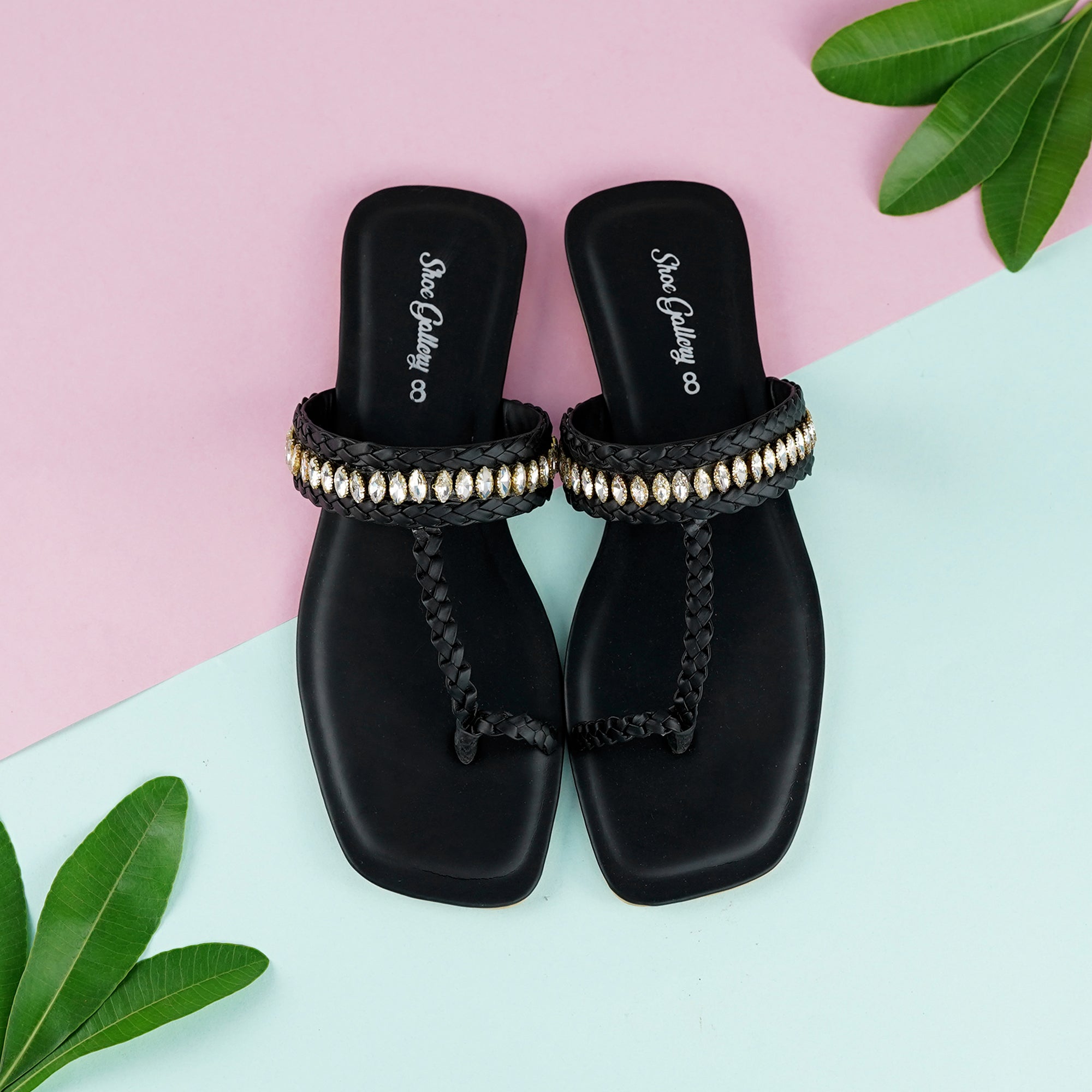 Poomy Black Kolhapuri Chappal