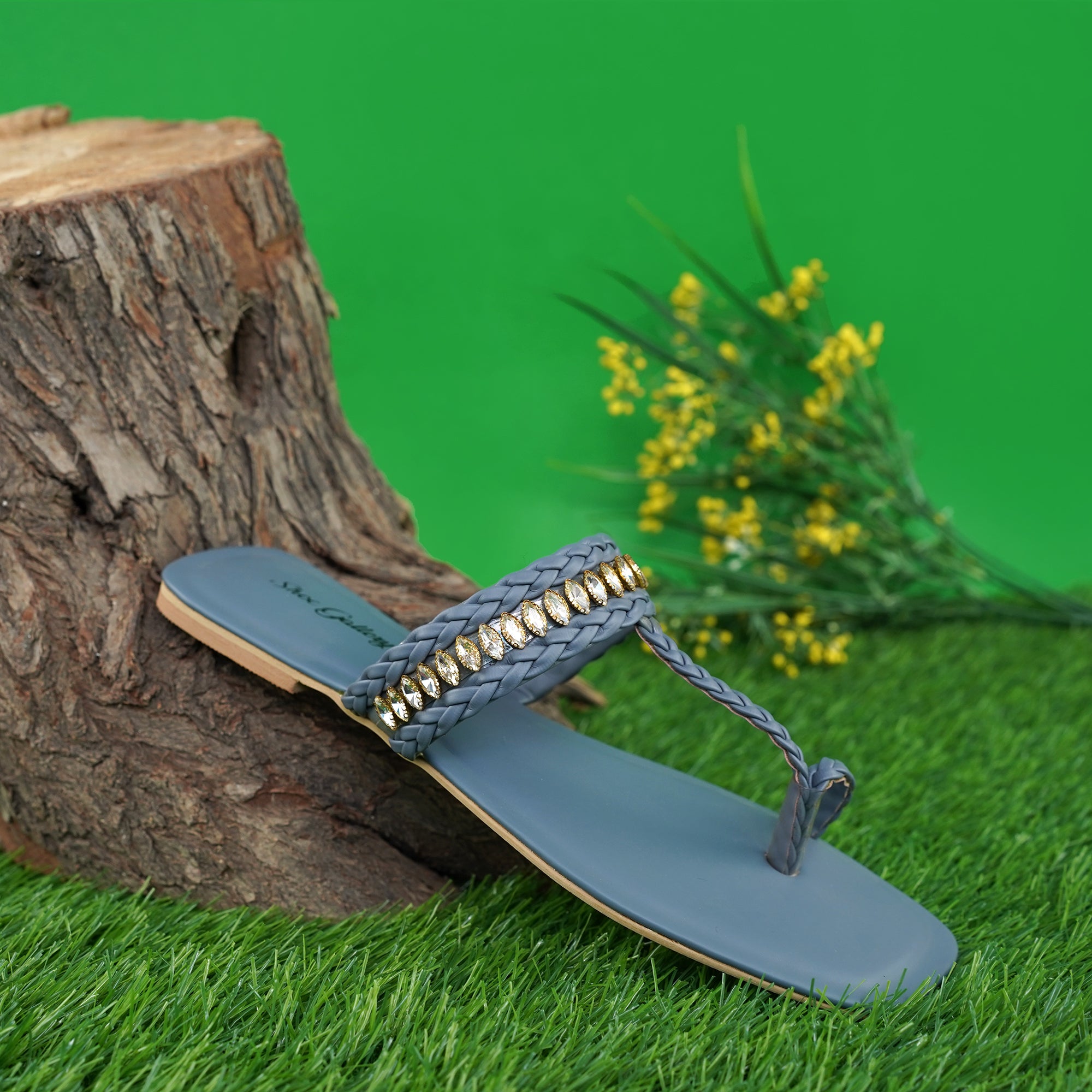 Poomy Grey Kolhapuri Chappal