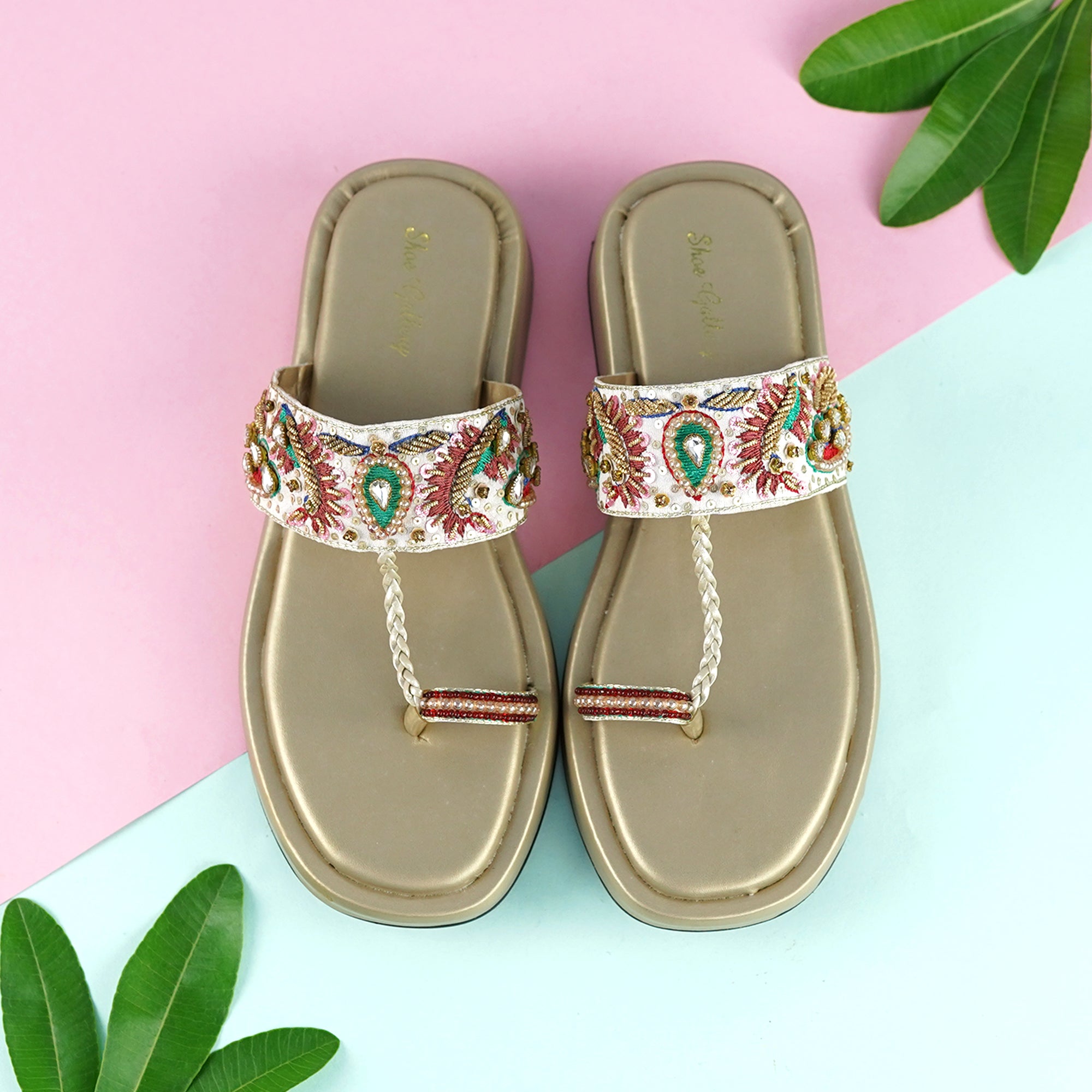 Embroided toe ring Golden chappal