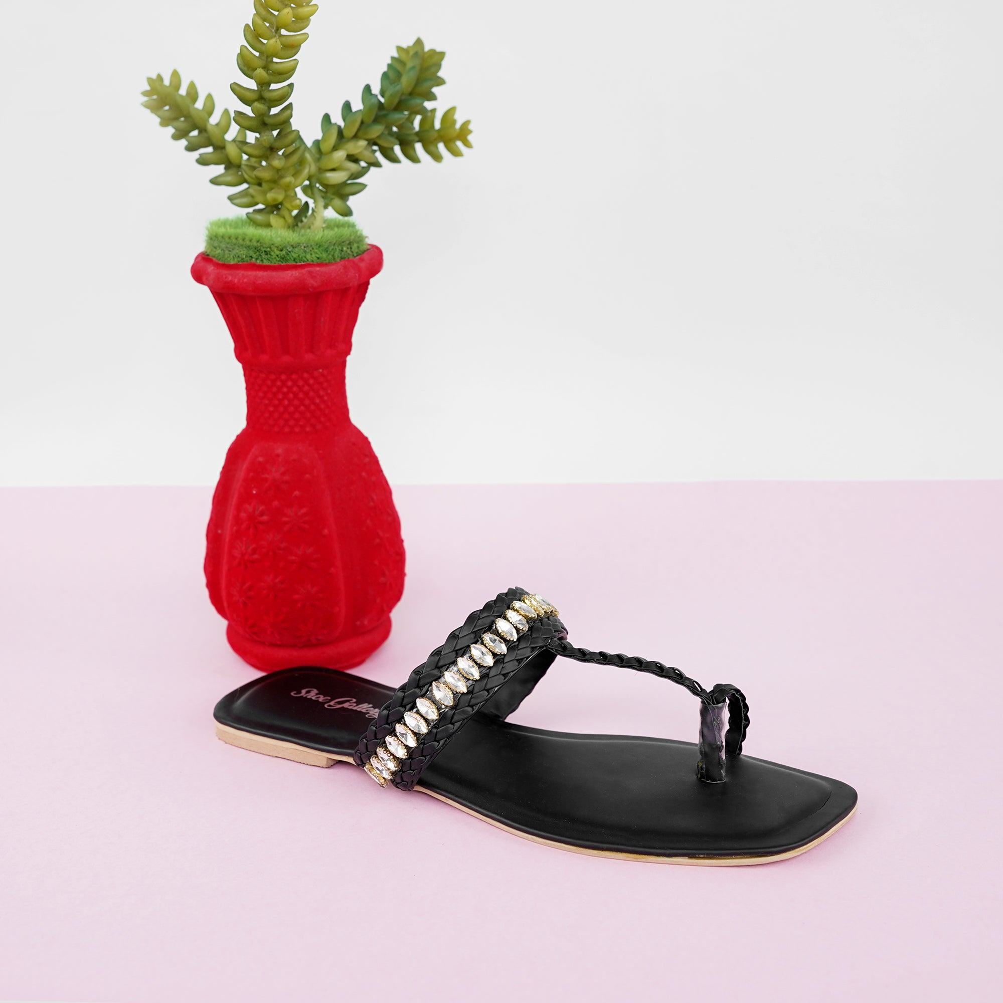 Poomy Black Kolhapuri Chappal