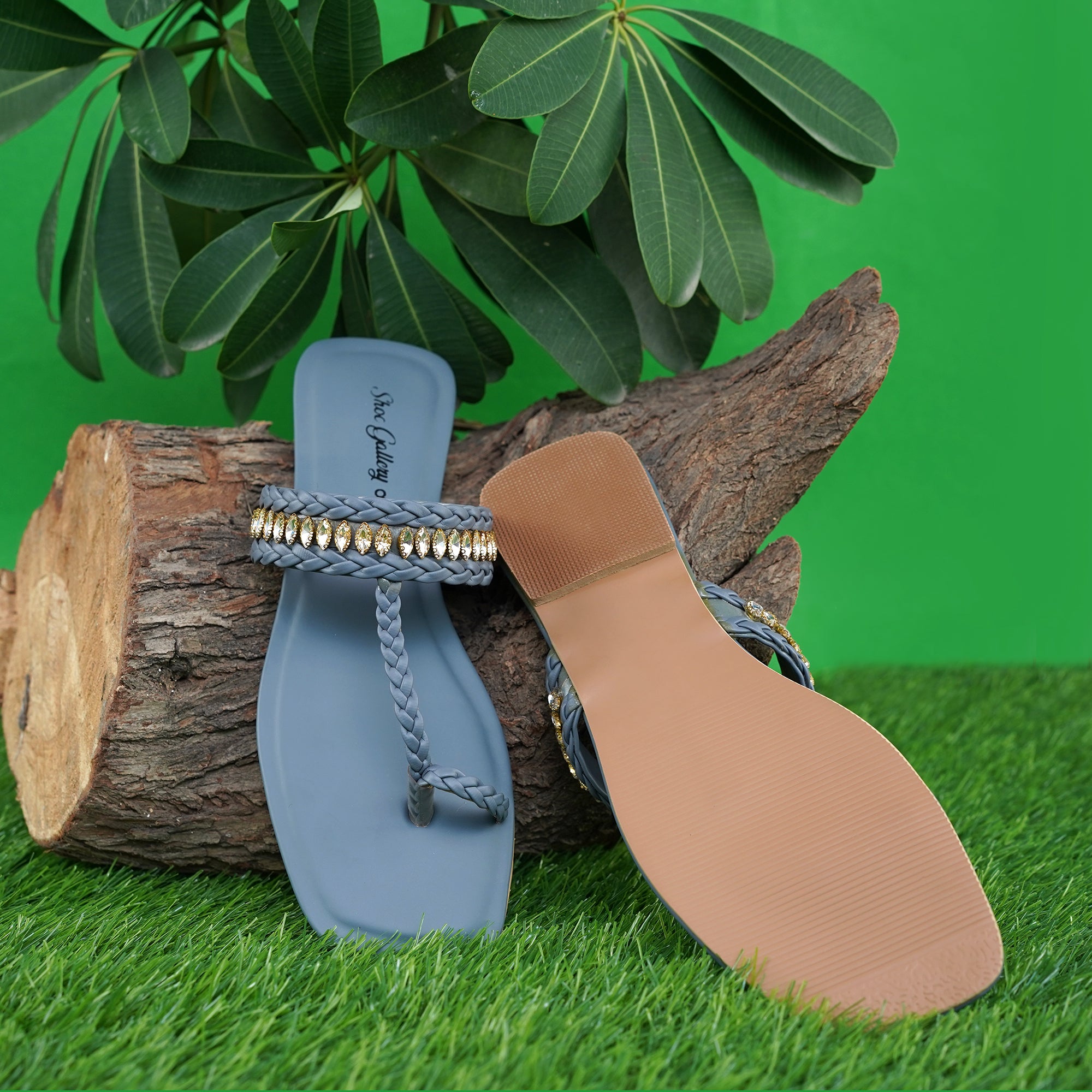 Poomy Grey Kolhapuri Chappal