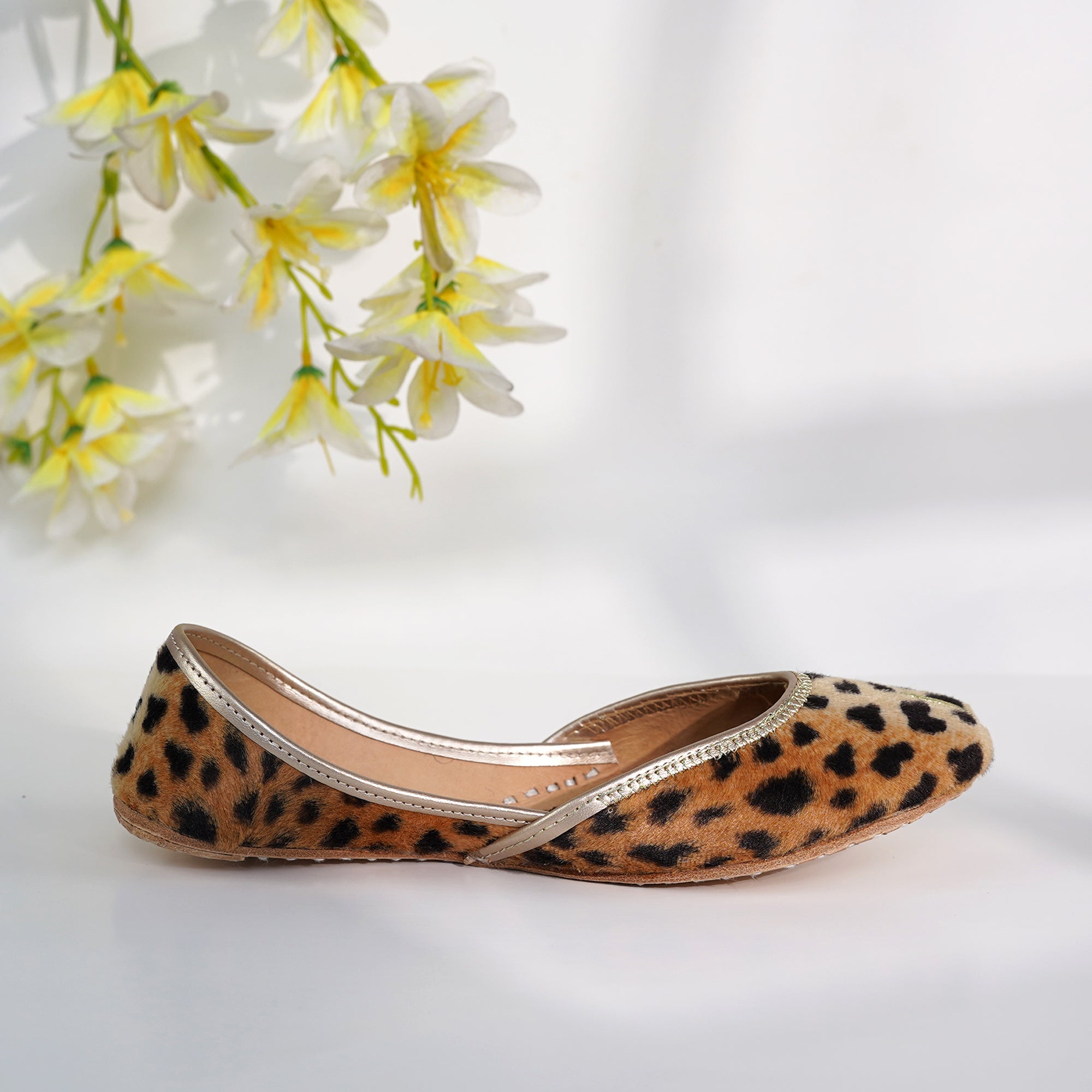 Leopard print khussa